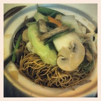 Photo taken at Kiat Lim Vegetarian Restaurant 吉林素食 by Kai C. on 6/22/2012