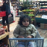 2/21/2012 tarihinde Basil E.ziyaretçi tarafından Yes! Organic Market'de çekilen fotoğraf