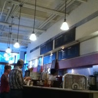 6/2/2012 tarihinde Chris W.ziyaretçi tarafından Cafe Twelve'de çekilen fotoğraf
