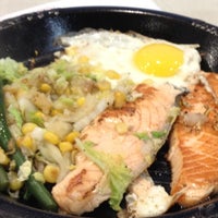 Photo taken at Pepper Lunch Express by Chenee L. on 7/3/2012