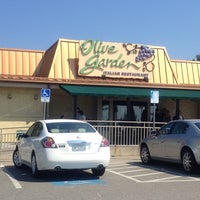 Photo taken at Olive Garden by Mike L. on 8/26/2012