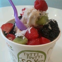 Das Foto wurde bei Tutti Frutti Frozen Yogurt von Carina M. am 6/25/2012 aufgenommen