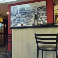4/4/2012 tarihinde Mark S.ziyaretçi tarafından Expresso Café'de çekilen fotoğraf