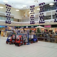 Das Foto wurde bei Kingfisher Shopping Centre von Daniel D. am 12/31/2011 aufgenommen