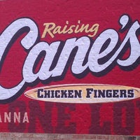 Foto tomada en Raising Cane&amp;#39;s Chicken Fingers  por Scott B. el 10/11/2011