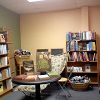 Foto tirada no(a) Destinations Booksellers por Randy S. em 10/20/2011