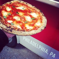 Foto tomada en Pitruco Mobile Wood-Fired Pizza  por Andy S. el 2/1/2012