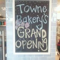 6/13/2012 tarihinde Jennifer B.ziyaretçi tarafından Towne Bakery'de çekilen fotoğraf