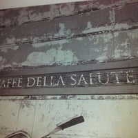 12/27/2011 tarihinde Rainer l.ziyaretçi tarafından Caffé Della Salute'de çekilen fotoğraf