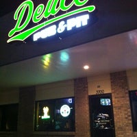 รูปภาพถ่ายที่ The Deuce Pub &amp;amp; Pit โดย Eric Z. เมื่อ 9/9/2011
