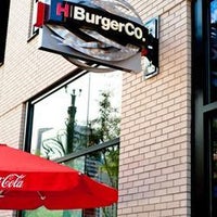 Foto scattata a H Burger da Denver Westword il 11/3/2011