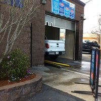 4/10/2012 tarihinde C. G.ziyaretçi tarafından Shield System Car Wash And Detail Center'de çekilen fotoğraf