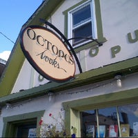 รูปภาพถ่ายที่ Octopus Bookstore โดย Paul G. เมื่อ 8/28/2012