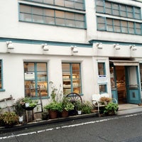 Photo taken at キルフェボン (Qu&amp;#39;il fait bon) 代官山店 by 原田 サ. on 5/10/2012