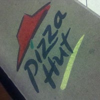 Photo taken at Pizza Hut by The P. on 9/17/2011