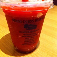 Photo taken at Freshness Burger by Keng Hoe T. on 2/5/2011