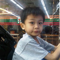 Photo taken at 7-Eleven by Adiyanto A. on 11/7/2011