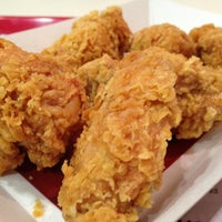 รูปภาพถ่ายที่ KFC โดย Glenn K. เมื่อ 12/13/2011