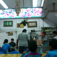 Photo taken at Haji Karim Coffee House by Chun Onn W. on 6/16/2012