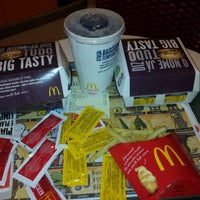 Photo taken at McDonald&amp;#39;s by Diego D. on 11/30/2011