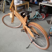 รูปภาพถ่ายที่ Rolling Orange Bikes โดย Jeffrey H. เมื่อ 9/2/2012