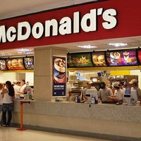 Photo taken at McDonald&amp;#39;s by François L. on 8/18/2011