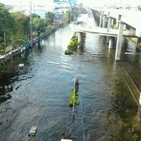 Photo taken at Lak Si U-Turn Bridge by Civilize  Satellite ( E22HPS ) on 12/19/2011