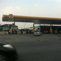 Das Foto wurde bei Shell von hen m. am 8/8/2012 aufgenommen