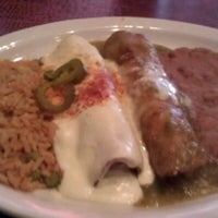 Foto tomada en Enchilada&amp;#39;s Restaurant  por Sara S. el 3/17/2012