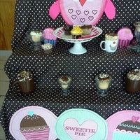 รูปภาพถ่ายที่ Cupcake Cutie Etc. โดย Deshana W. เมื่อ 9/12/2011