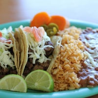 Foto tomada en El Famous Burrito  por Super M. el 3/26/2012