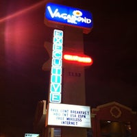 รูปภาพถ่ายที่ Vagabond Inn Executive Hollywood โดย Vinicius A. เมื่อ 4/13/2012