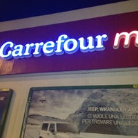 Photo taken at Carrefour Market by Dilas on 1/26/2012