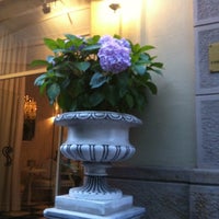 Foto tirada no(a) Hortensia Restaurant por Tom n. em 6/22/2012