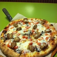 8/10/2011 tarihinde Tony L.ziyaretçi tarafından Flippers Pizzeria'de çekilen fotoğraf