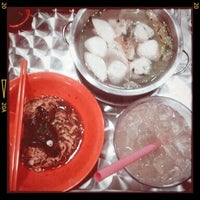 Photo taken at 咏春面 Yong Chun Noodle (Hougang) by Siew woon Y. on 7/8/2012