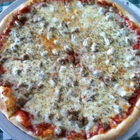 7/21/2012에 Kevin M.님이 Sal&amp;#39;s Family Pizza에서 찍은 사진