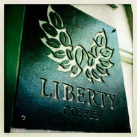 รูปภาพถ่ายที่ Liberty Coffee โดย Jehil N. เมื่อ 8/18/2012