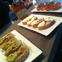 Foto diambil di Anfora oleh Karen C. pada 5/12/2012