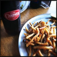 6/23/2012 tarihinde CocteauBoyziyaretçi tarafından Burger It Up'de çekilen fotoğraf