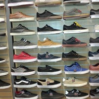 vans quakerbridge mall