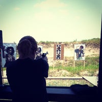 7/1/2012 tarihinde Michele B.ziyaretçi tarafından Okeechobee Shooting Sports'de çekilen fotoğraf