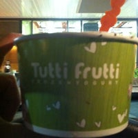 Photo taken at Tutti Frutti Hauppauge by Lexi J. on 8/9/2012