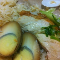 Photo taken at Shui Fa Boneless Chicken Rice by Aaron W. on 3/14/2012