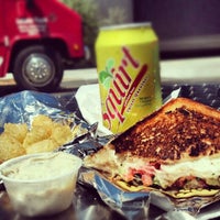 8/9/2012 tarihinde LB Chicaziyaretçi tarafından Lunch Truck-It'de çekilen fotoğraf