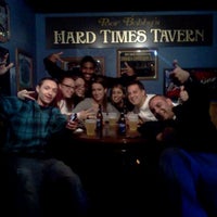 Foto tomada en Poor Bobby&amp;#39;s Hard Times Tavern  por Josh K. el 10/19/2011