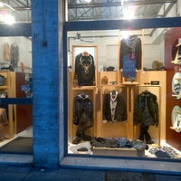 รูปภาพถ่ายที่ Bazaar Wear โดย Gianluca S. เมื่อ 12/21/2011
