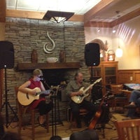 รูปภาพถ่ายที่ Java Creek Cafe โดย Lee เมื่อ 8/18/2012