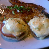 9/22/2011にChristian T.がShari&#39;s Cafe and Piesで撮った写真