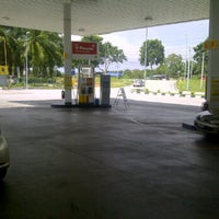 Photo taken at Shell by Razif R. on 9/15/2011